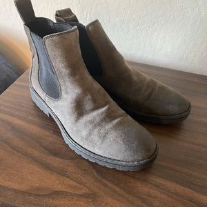 Born suede Chelsea boot size 10